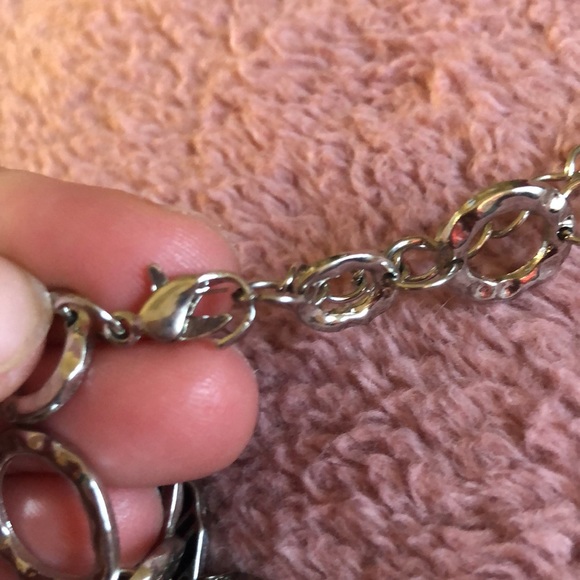 🪷 5/$10 🪷 Beautiful necklace, lock isn’t working - Picture 3 of 3